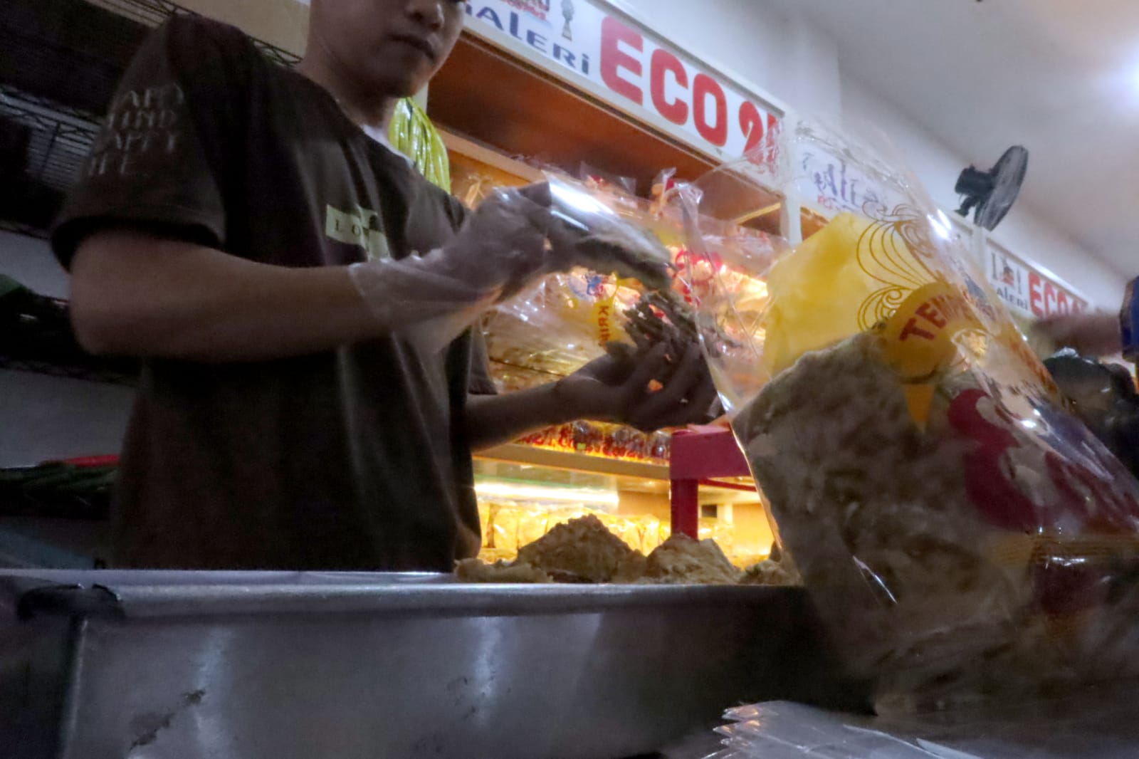 Harga Plastik Melonjak, Pelaku Usaha di Banyumas Tertekan Biaya Produksi