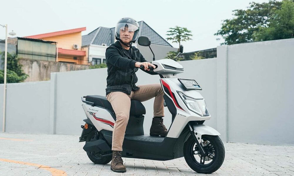 Rekomendasi Motor Listrik Murah yang Cocok untuk Mengantar Kado Natal
