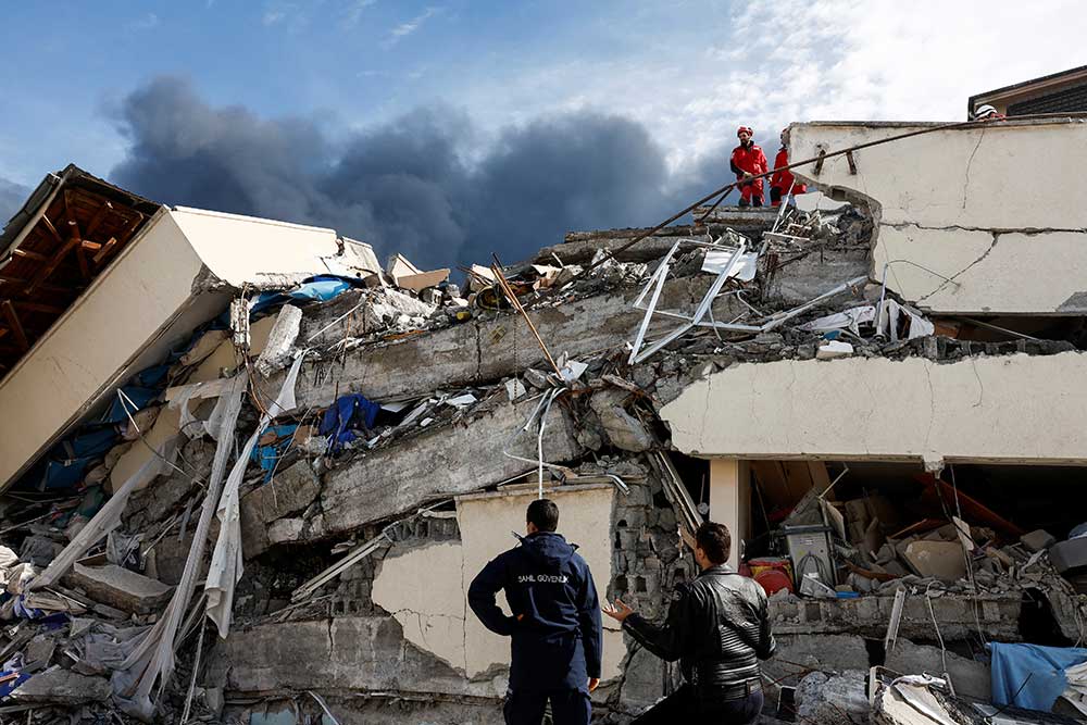 Tips Menyelamatkan Diri dari Bencana Gempa Bumi