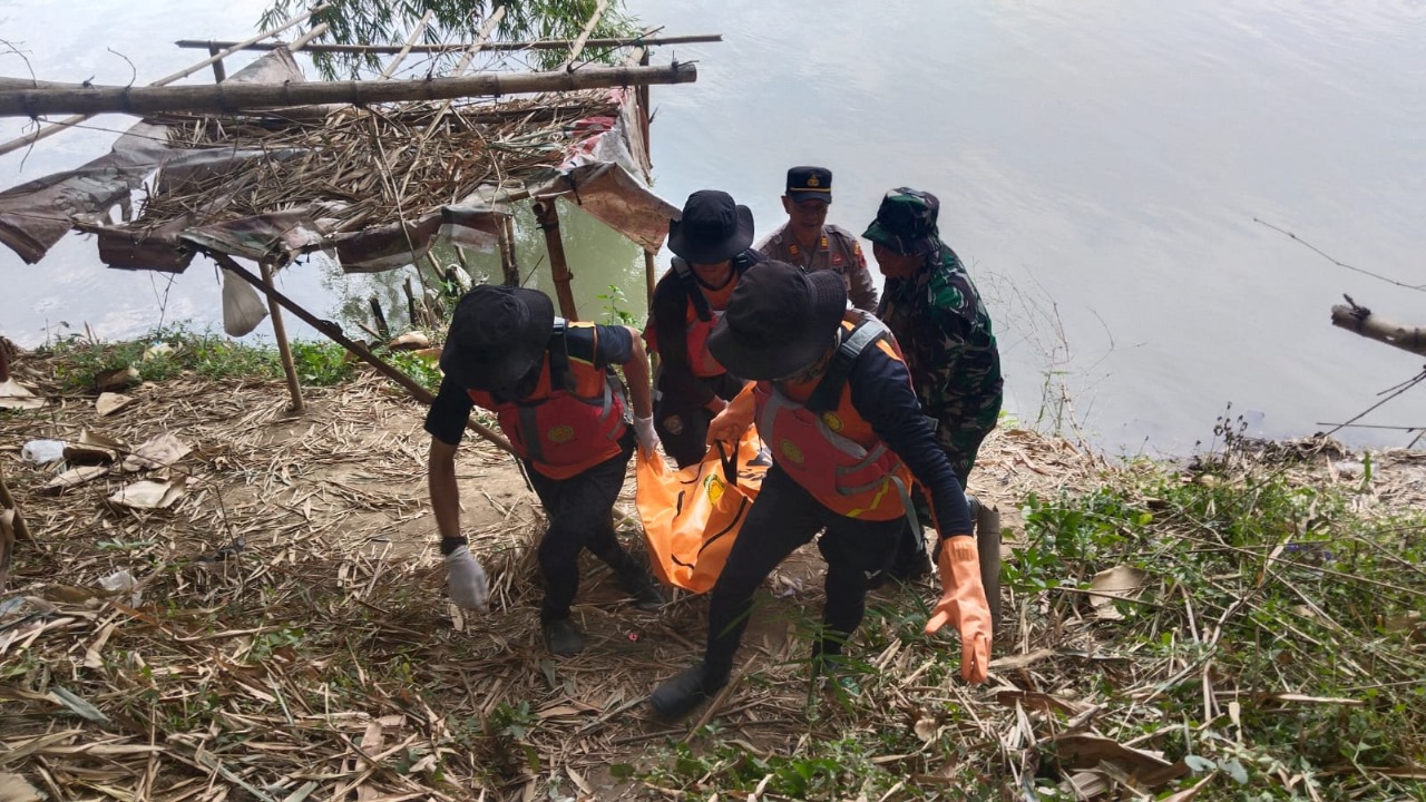 Diduga Bunuh Diri, Jenazah Perempuan Ditemukan Terapung di Sungai Serayu, Banyumas