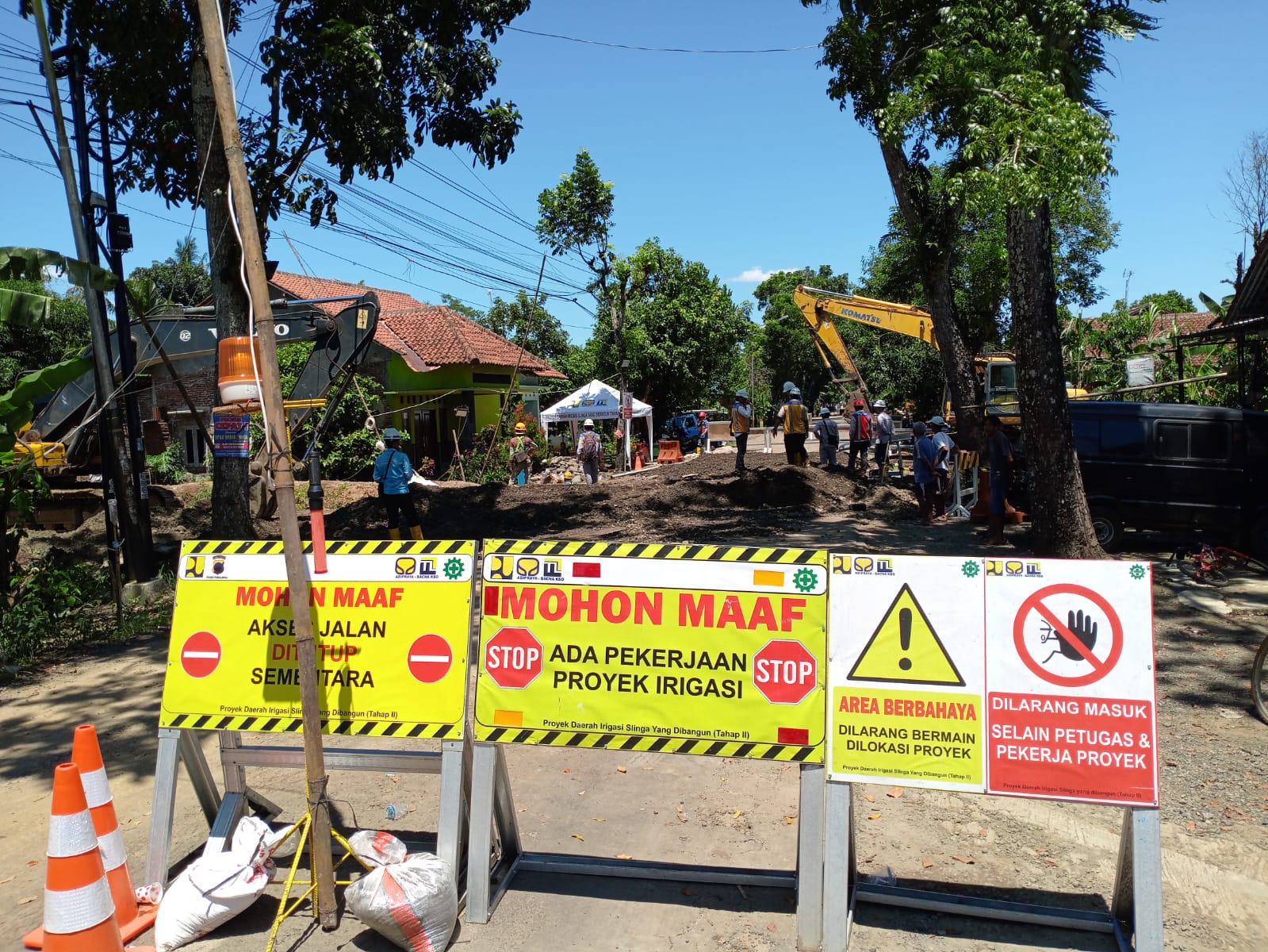 Konstruksi Saluran Irigasi Slinga Bergeser, Jalan Perintis Desa Grecol Kalimanah Ditutup Selama 18 Hari