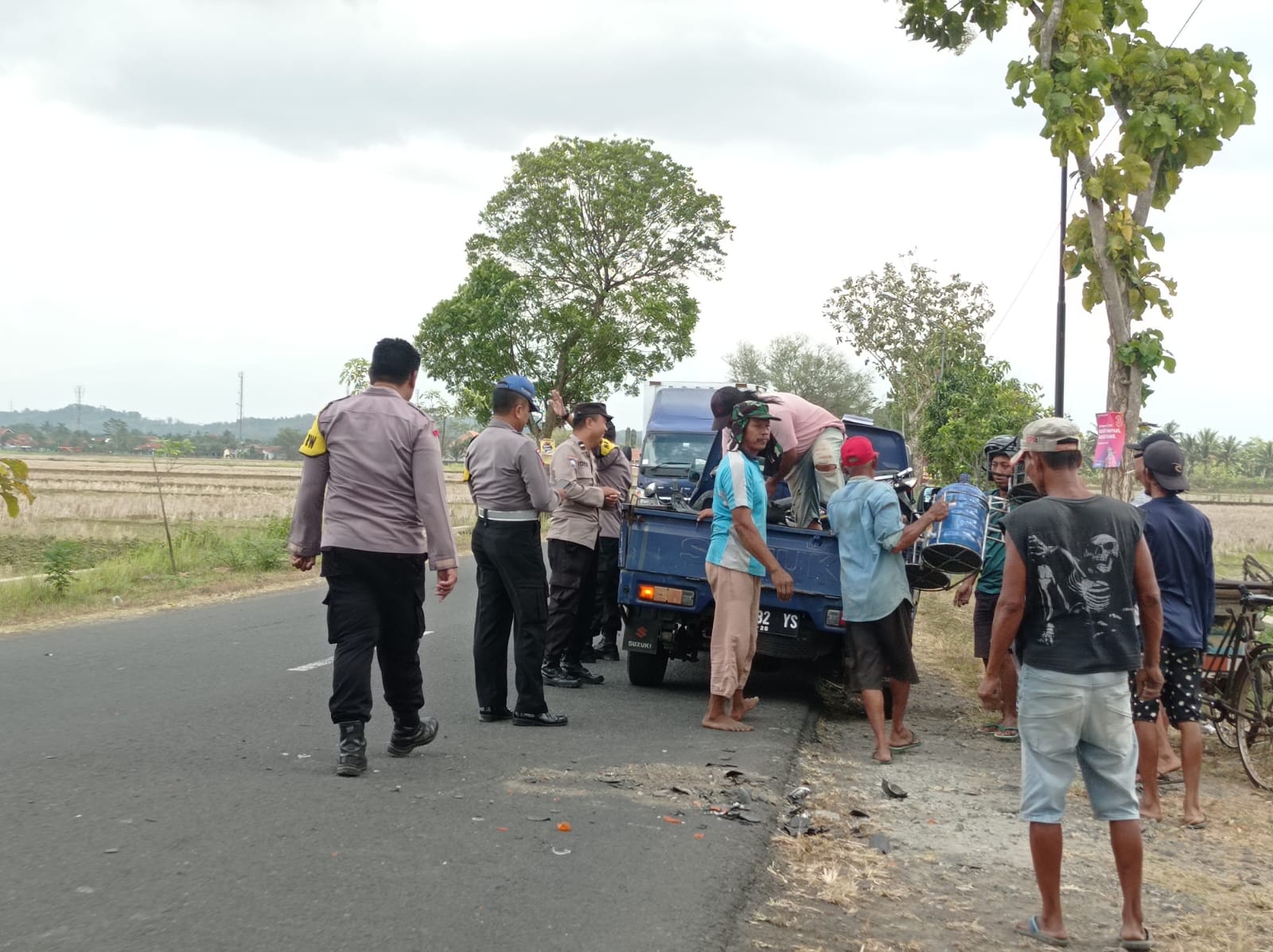 Truk Gandeng vs Dua Motor di Danaraja Banyumas, Dua Pengendara Kritis