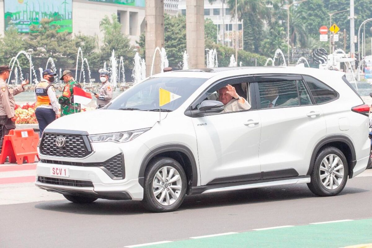 Spesifikasi serta Harga Toyota Innova Zenix, Mobil yang Digunakan Paus Fransiskus saat Berkunjung di Jakarta