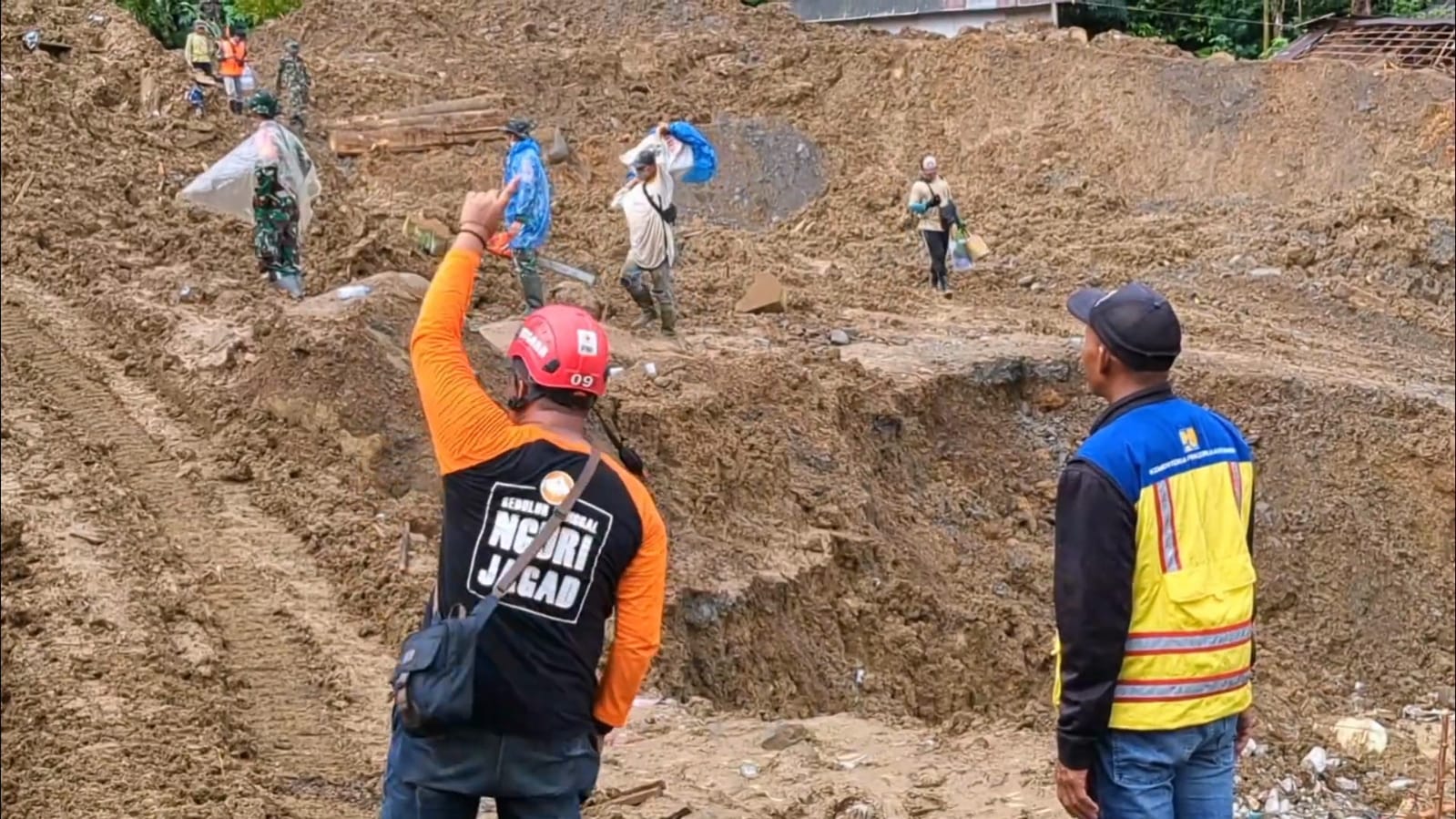 Operasi Pencarian Korban Longsor Situkung Terhenti Akibat Hujan Deras, Basarnas Prioritaskan Keselamatan Tim