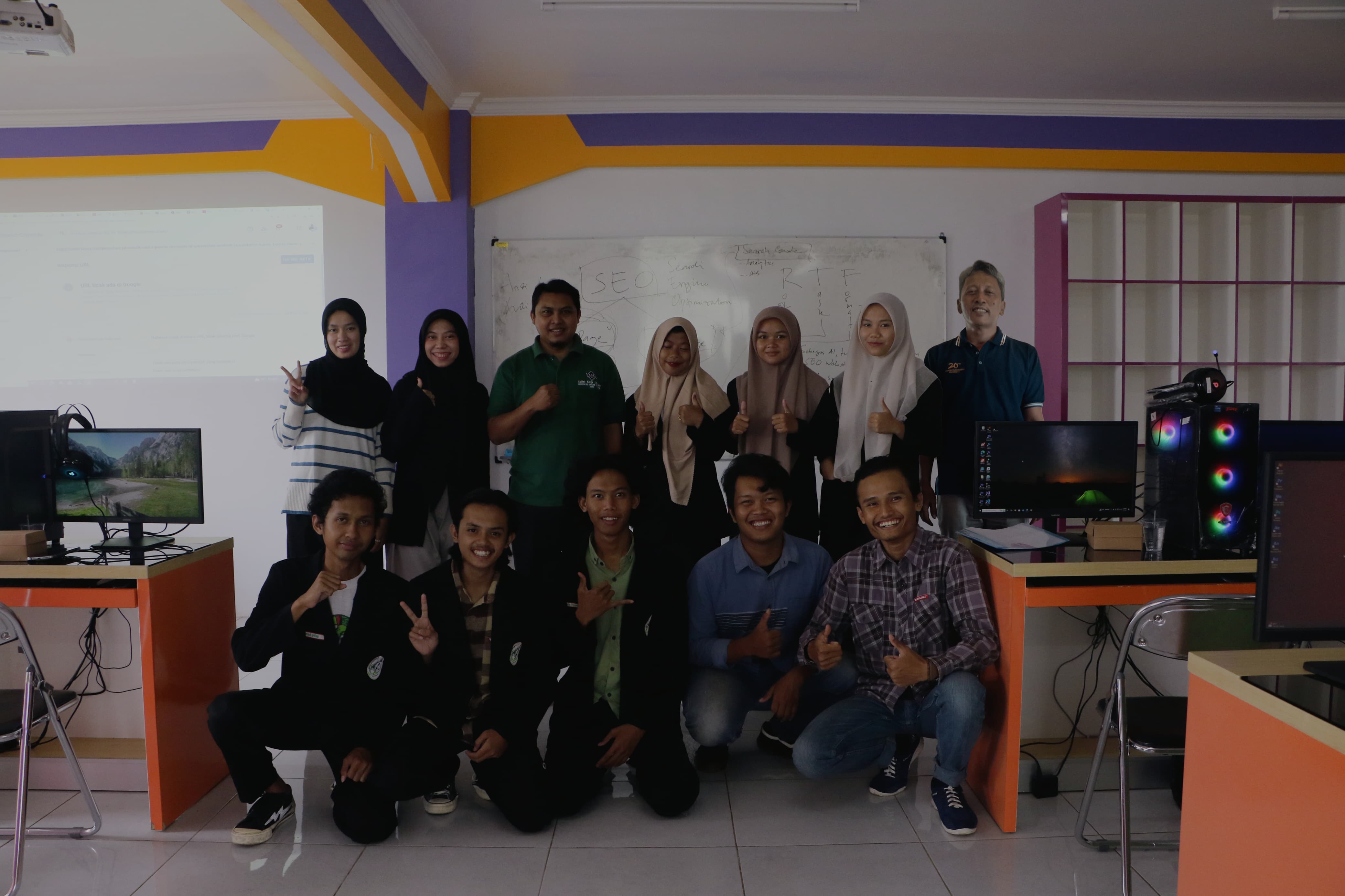 Dosen Amikom Purwokerto Beri Pelatihan Jurnalistik Digital Kru Najah Media