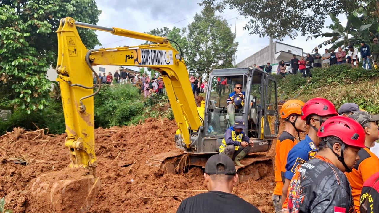 Pencarian Korban Longsor Cibeunying Cilacap Terus Dilakukan, 6 Korban Ditemukan di Hari Ketiga