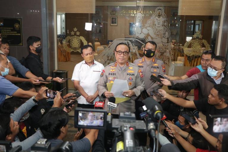Usai Kapolres Malang AKBP Ferli Hidayat Dicopot, 9 Polisi Lain Juga Dicopot, Mahfud MD:  Santunan Rp 50 Juta 