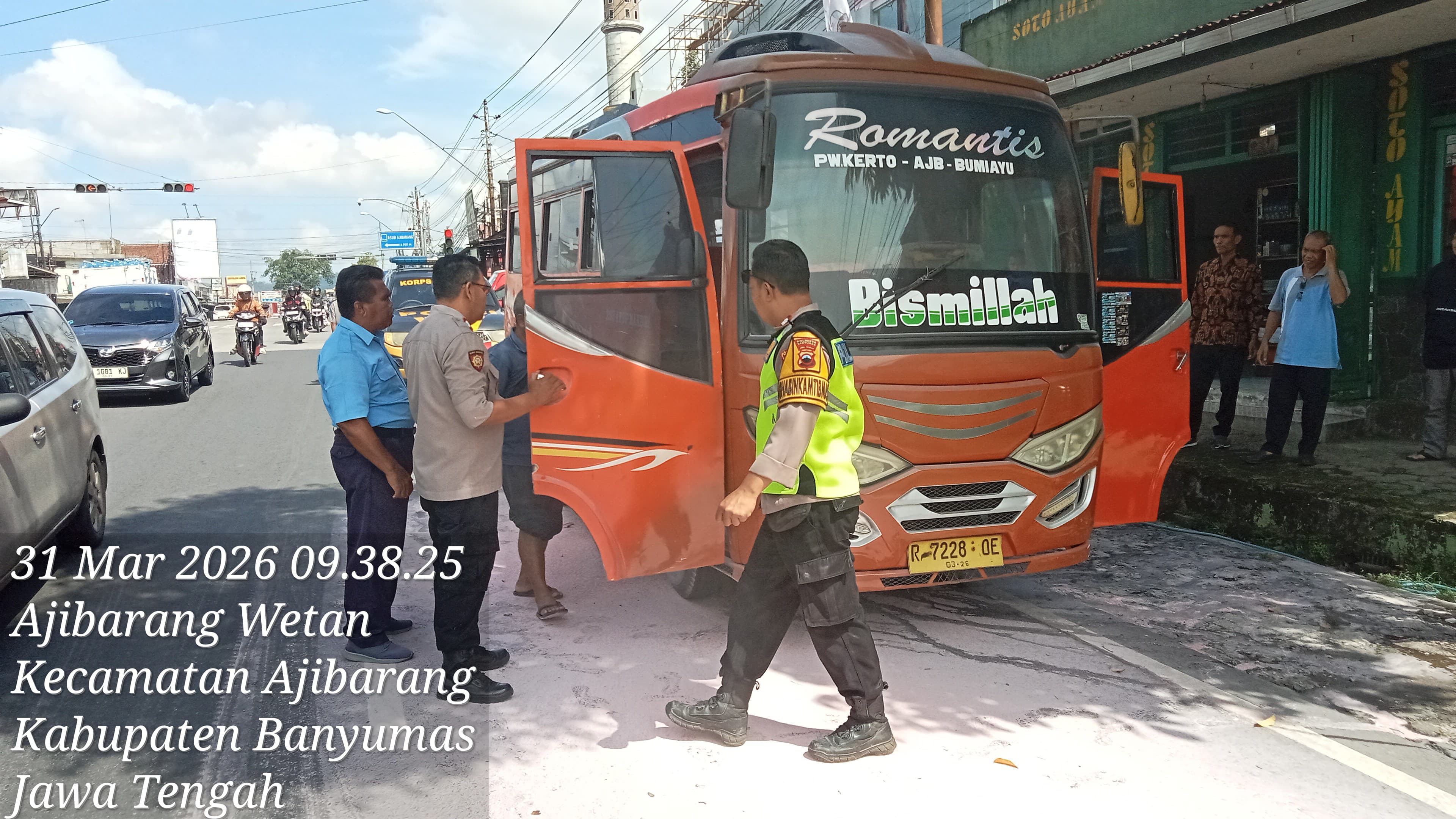 Mikro Bus Berasap di Ajibarang Banyumas, Diduga Akibat Korsleting 