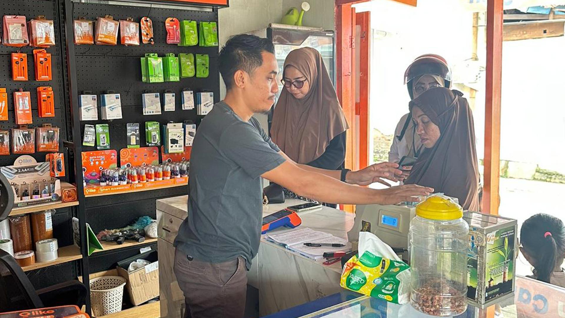 AgenBRILink Jadi Jalan Pemuda Ini Kembangkan Usaha hingga Ciptakan Lapangan Kerja di Kolaka