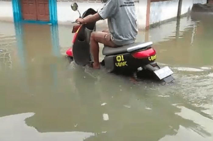 Panduan Membersihkan Motor Listrik Setelah Terkena Banjir