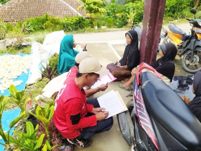 Warga Ngungsi di Rumah Tetangga, Terdampak Tanah Bergerak di Desa Bantar dan Suwidak Kecamatan Wanayasa