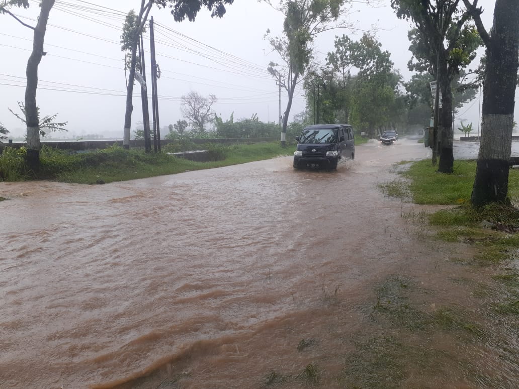 Diguyur Hujan, Jalan Provinsi Buntu-Kroya Banjir