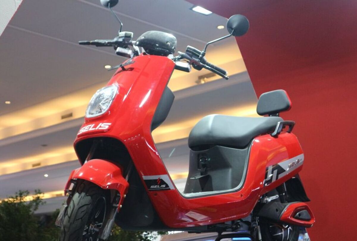 Review Selis E-Max, Motor Listrik 15 Jutaan yang Cocok Buat Harian