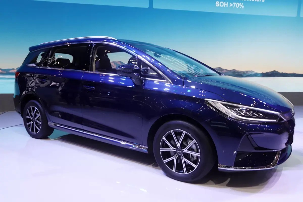 BYD M6 Bisa Dicicil Mulai Rp6 Jutaan via KKB BCA, Ini Detail Simulasinya