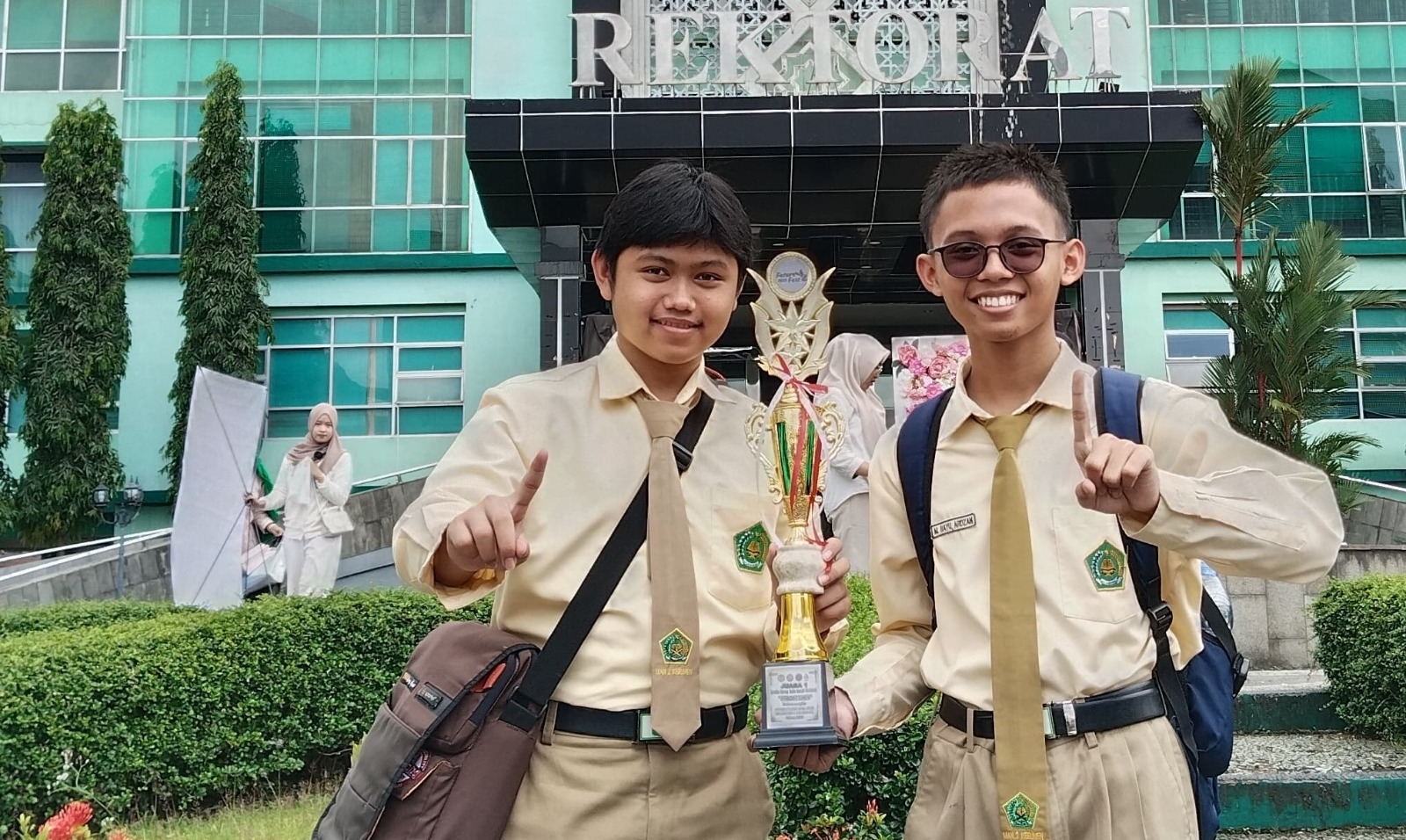 MAN 2 Kebumen Sabet Juara 1 LKTIN  