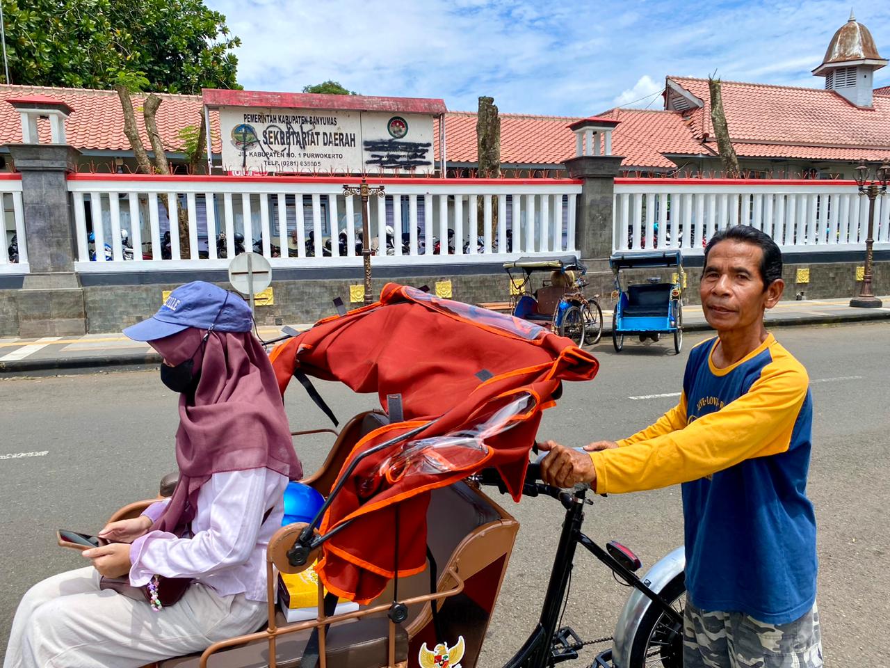 Becak Listrik Beroperasi, Tukang Becak Rasakan Nyaman Tanpa Mengayuh