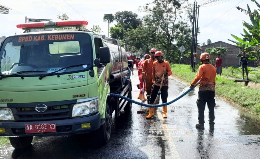 Solar Tumpah Picu Kecelakaan