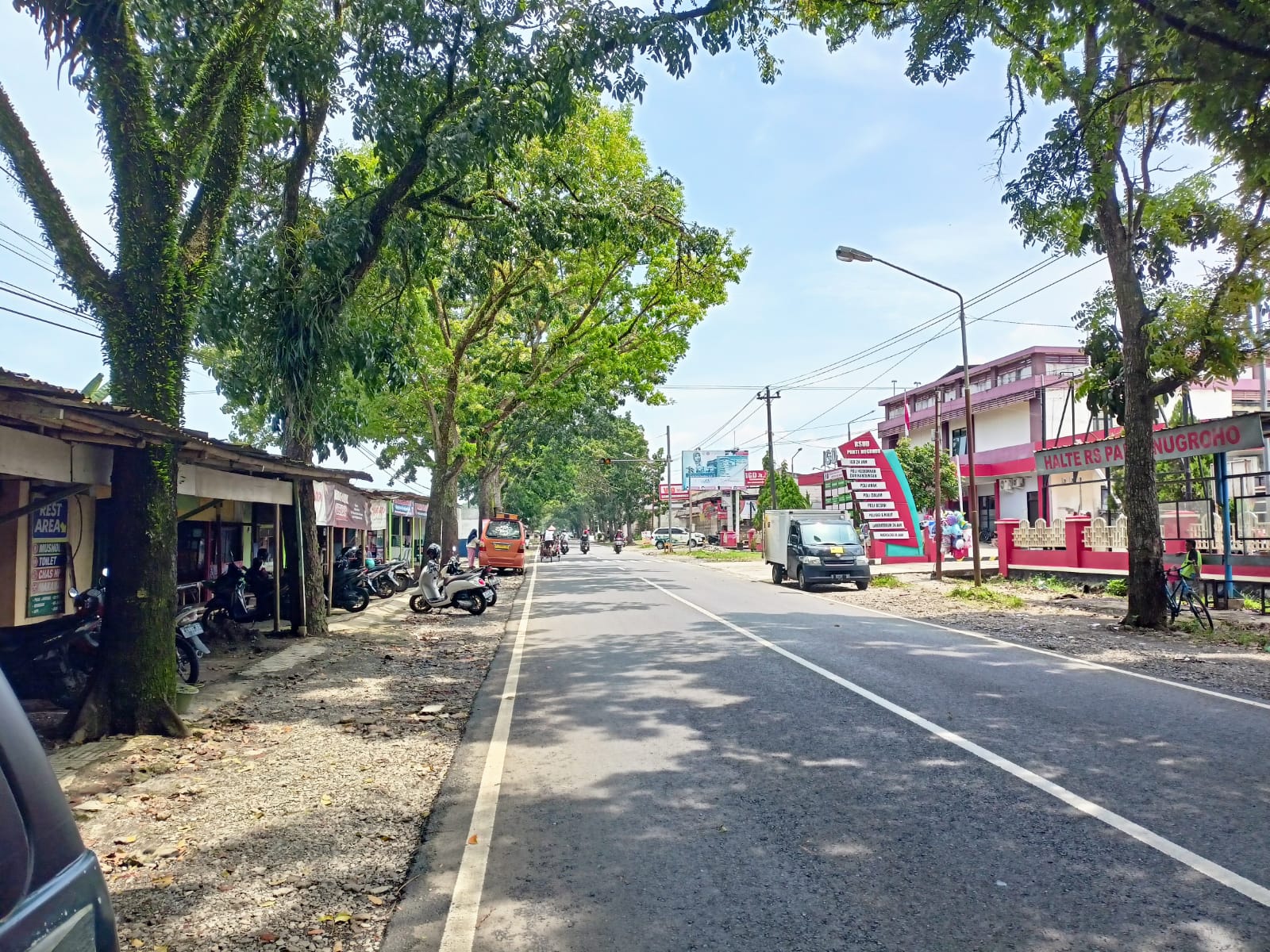 Warung Depan RS Panti Nugroho Mulai Mundur Dari Tepi Jalan, Ini Penjelasannya