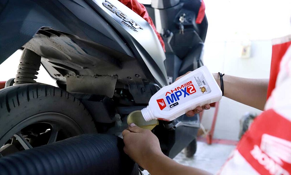 Waspadai! Akibat dari Jarang Mengganti Oli Mesin Motor Matic