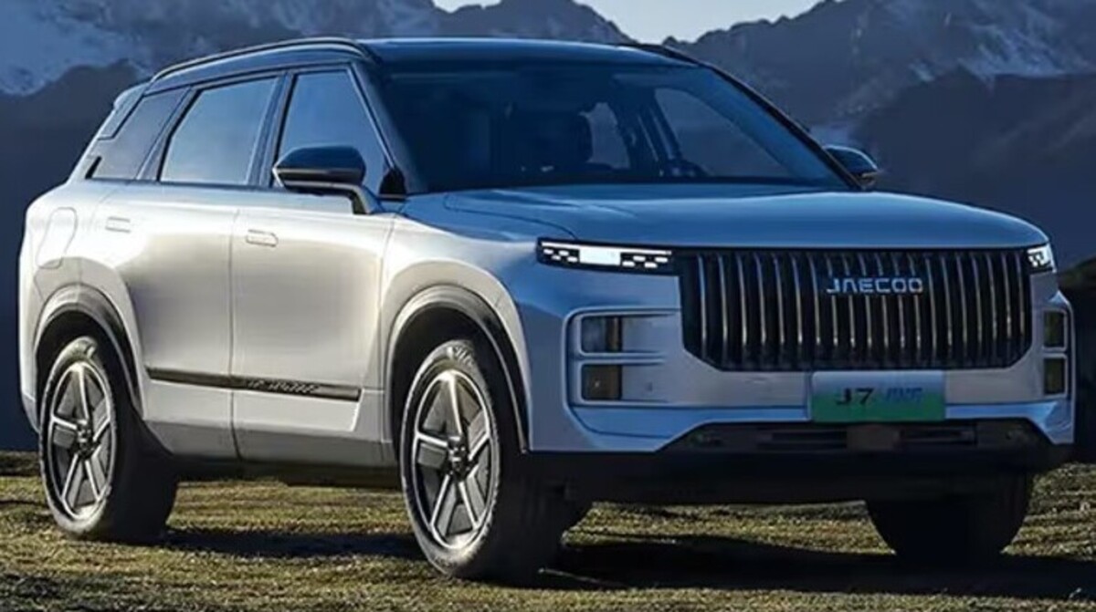 Adu SUV Premium! Jaecoo J7 SHS vs Chery Tiggo 8 CSH, Siapa Jawaranya?