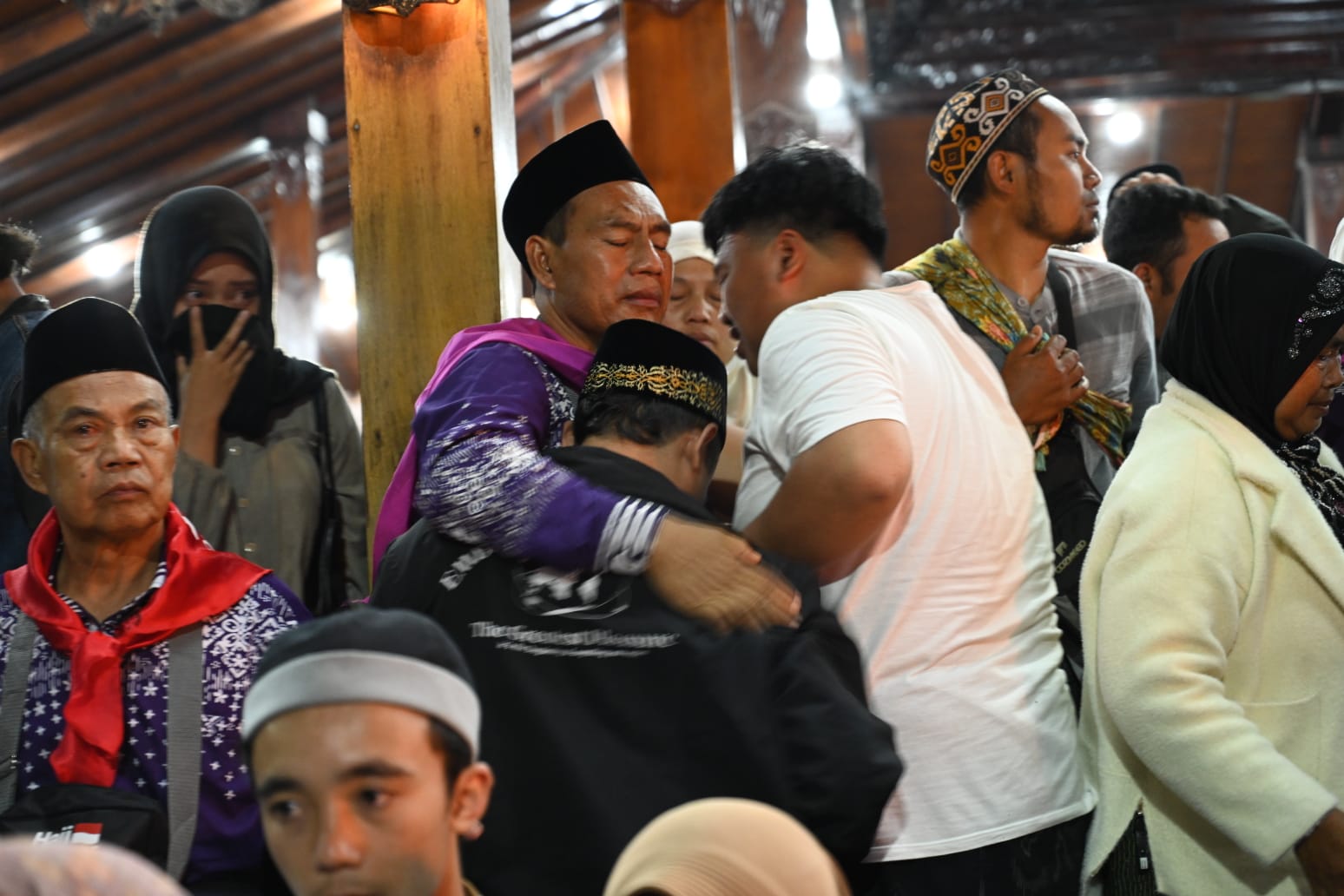 Hujan Tangis Warnai Keberangkatan 324 Jemaah Haji Asal Banjarnegara