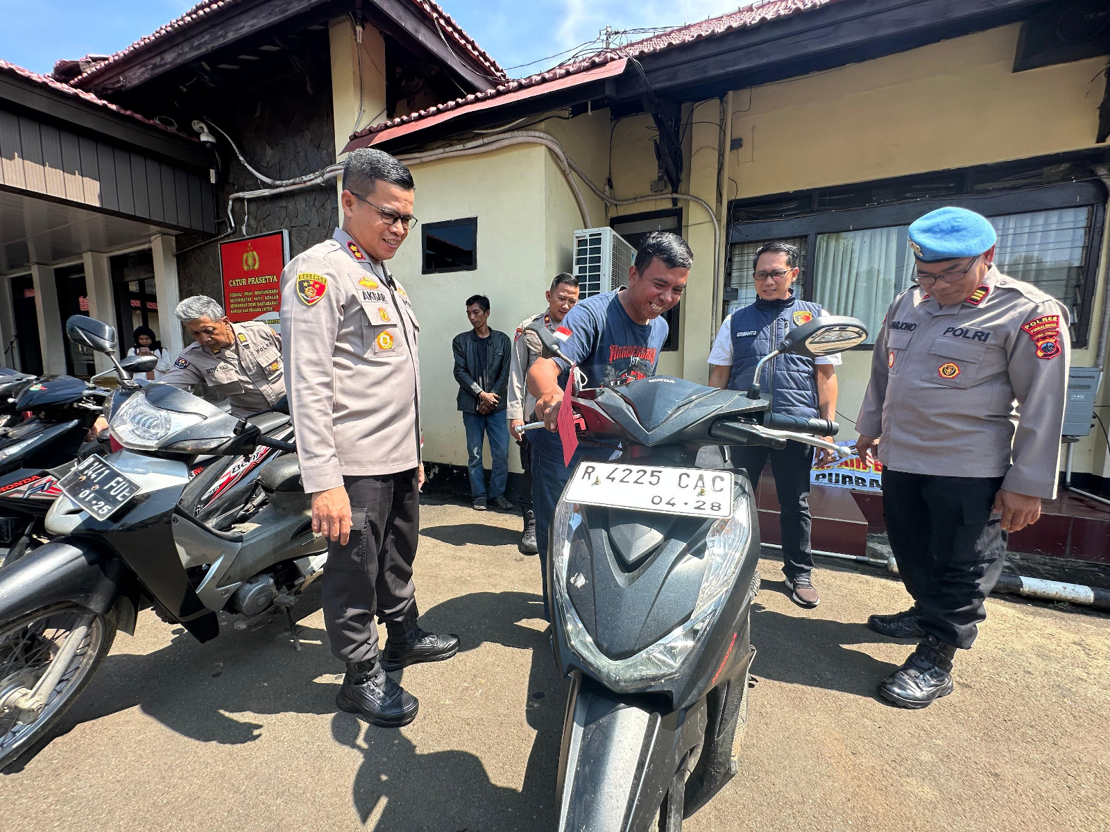 Polres Purbalingga Kembalikan 5 Sepeda Motor Curian Kepada Pemiliknya