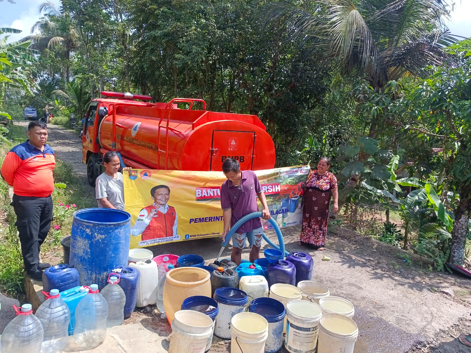 Warga Terdampak Kemarau di Cilacap Bertambah, BPBD Kembali Salurkan Air Bersih di Desa Karangkemiri 
