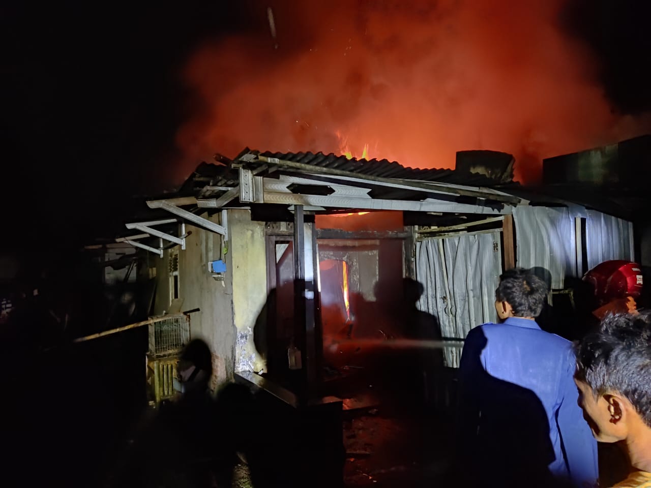 Dini Hari Tadi, Sebuah Rumah Terbakar di Desa Tambaksari Kidul Kembaran