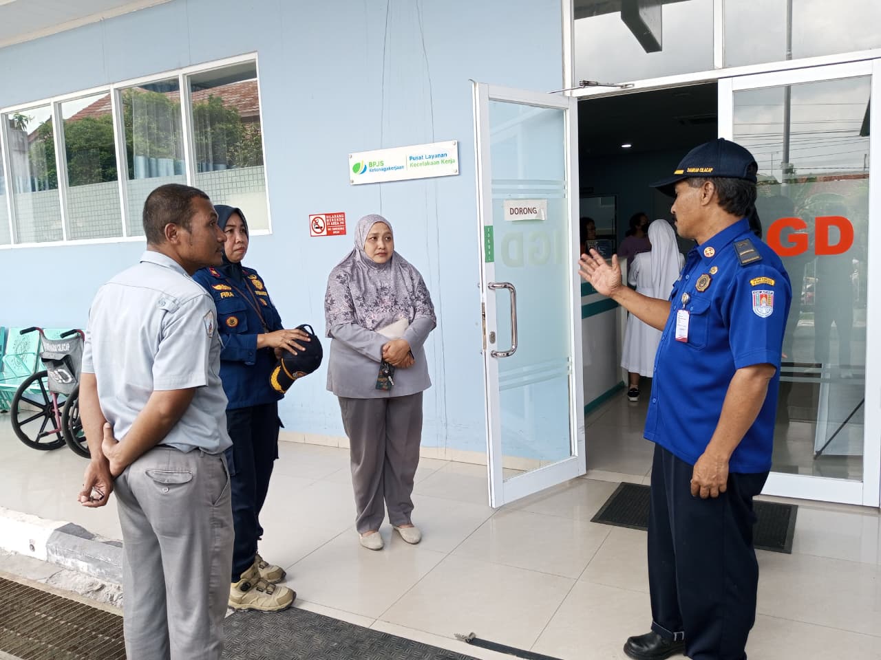 Pria 75 Tahun Ditemukan Pingsan di Mobil Menyala di Kawasan AMN Cilacap