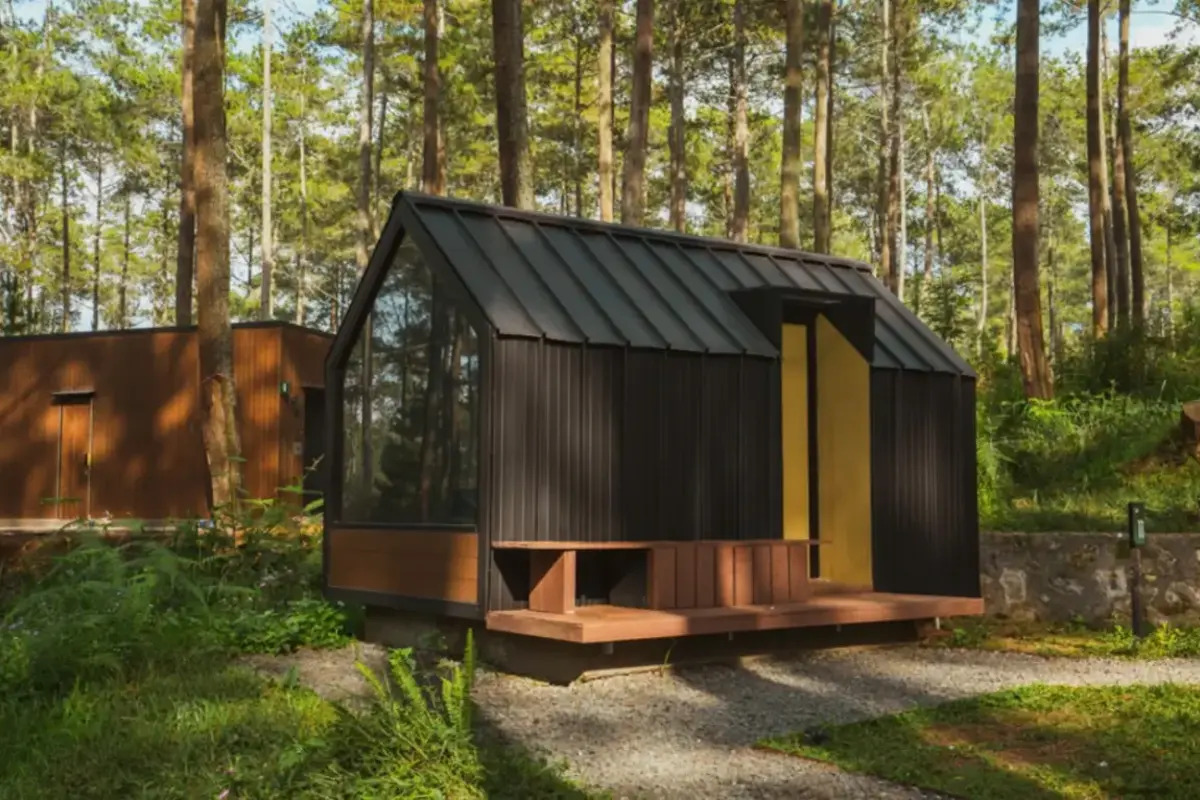 4 Hotel Tengah Hutan di Indonesia yang Menyatu dengan Alam,  Nyaman, Unik, dan Penuh Petualangan!