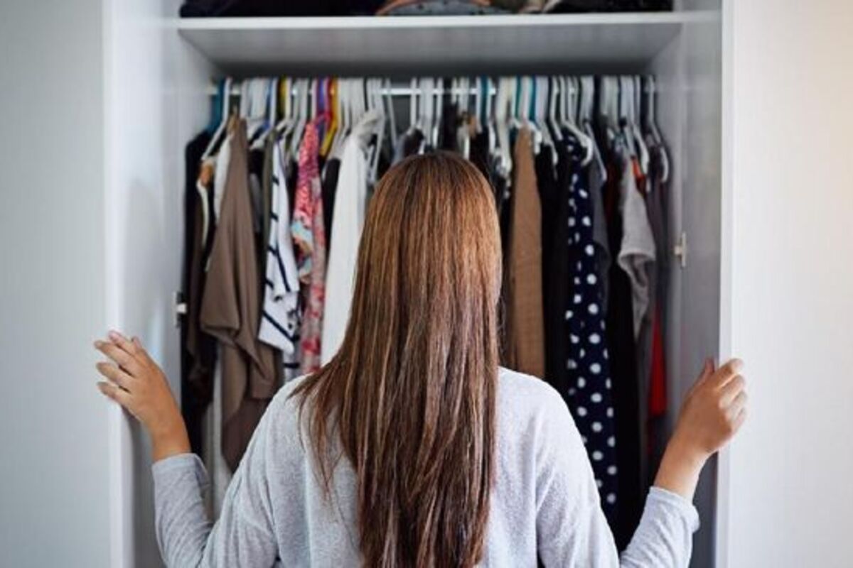 Tips Mengatasi Masalah Jamur yang Muncul pada Lemari Pakaian