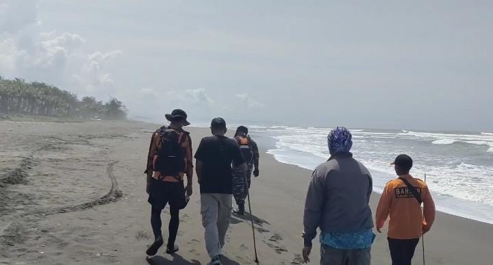 Basarnas Cilacap Terus Melakukan Pencarian Tiga Anak yang Tenggelam di Pantai Wagir Indah