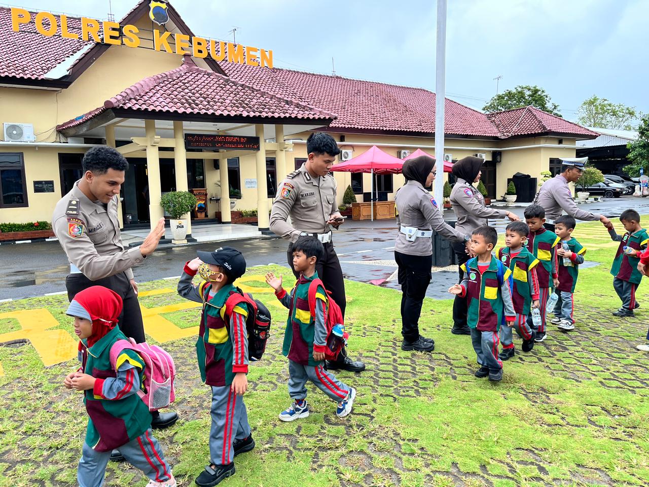 Satlantas Kebumen Ajak Siswa RA Tertib Lalin