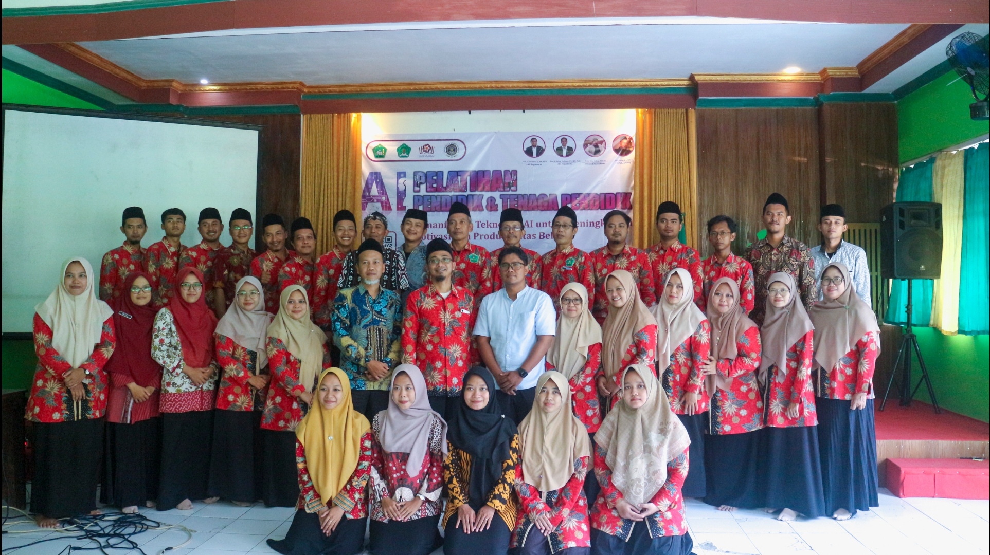 Tim Mahasiswa Doktoral UAD Yogyakarta Beri Pelatihan Pemanfaatan AI