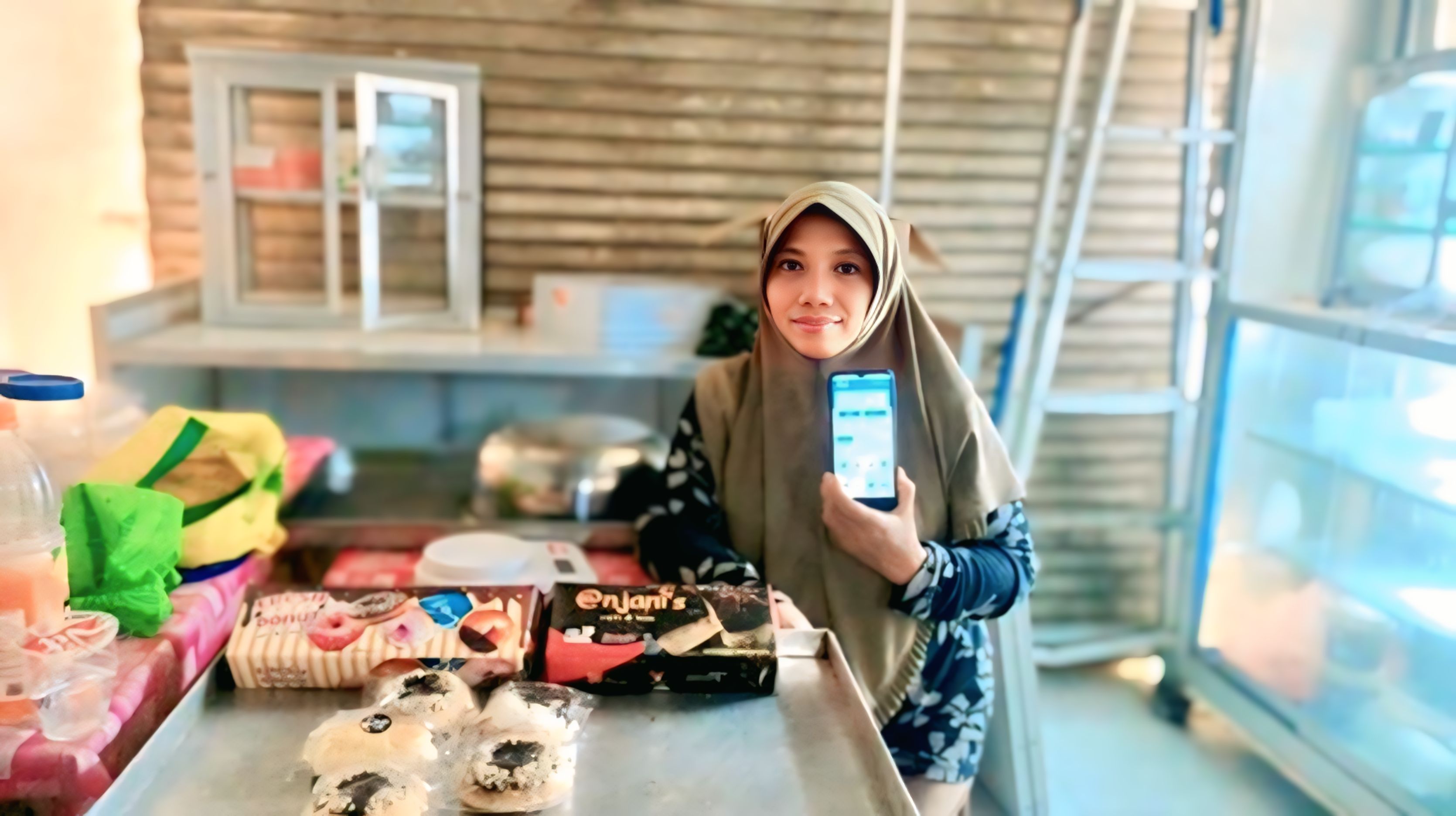 Bangkit dari Keterbatasan, Usaha Kue Tantiningsih Kini Topang Ekonomi Keluarga Berkat Sinergi Holding UMi