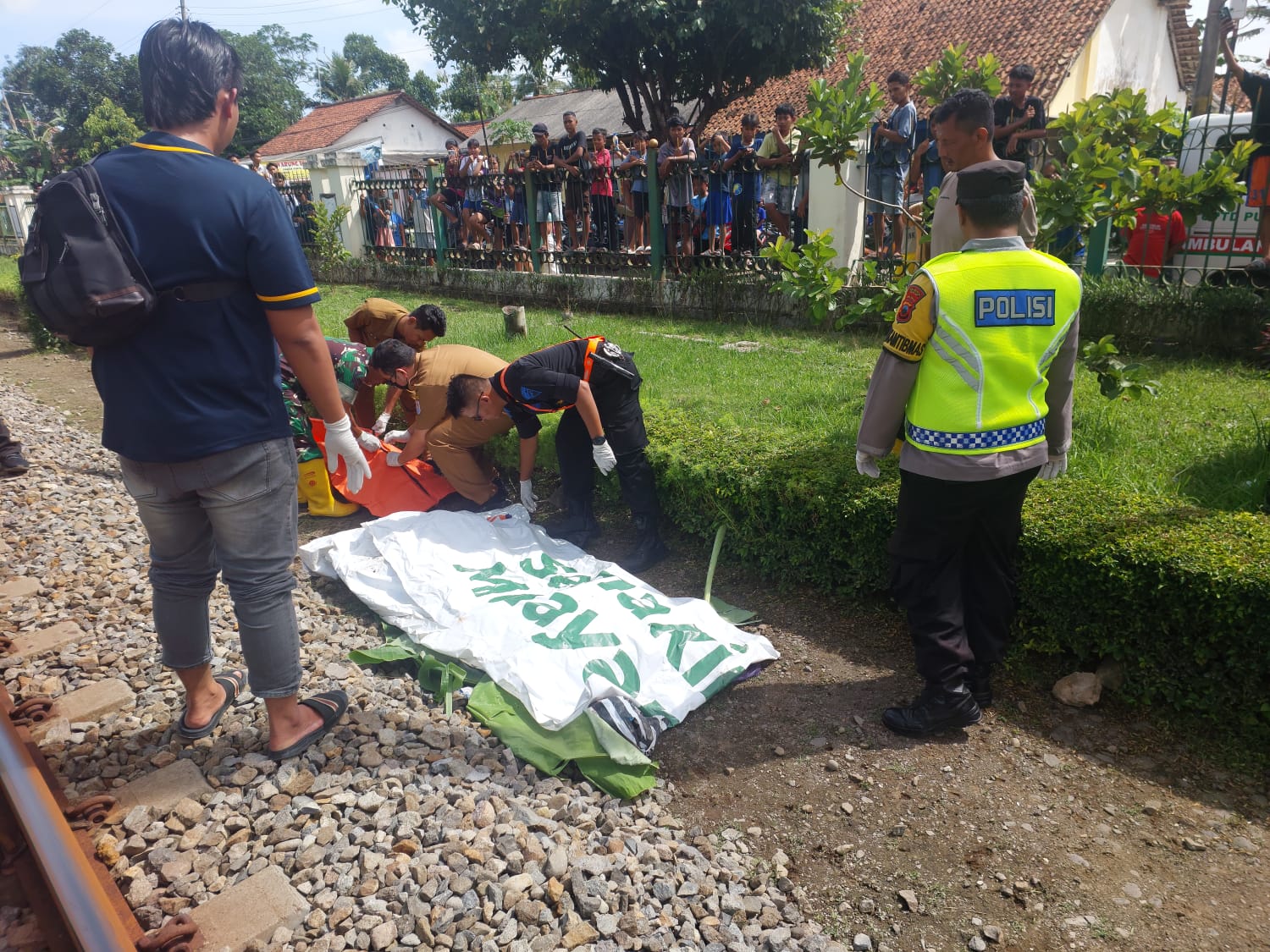 Laki-Laki Tanpa Identitas Meninggal Tertemper KA Pasundan di Jeruklegi