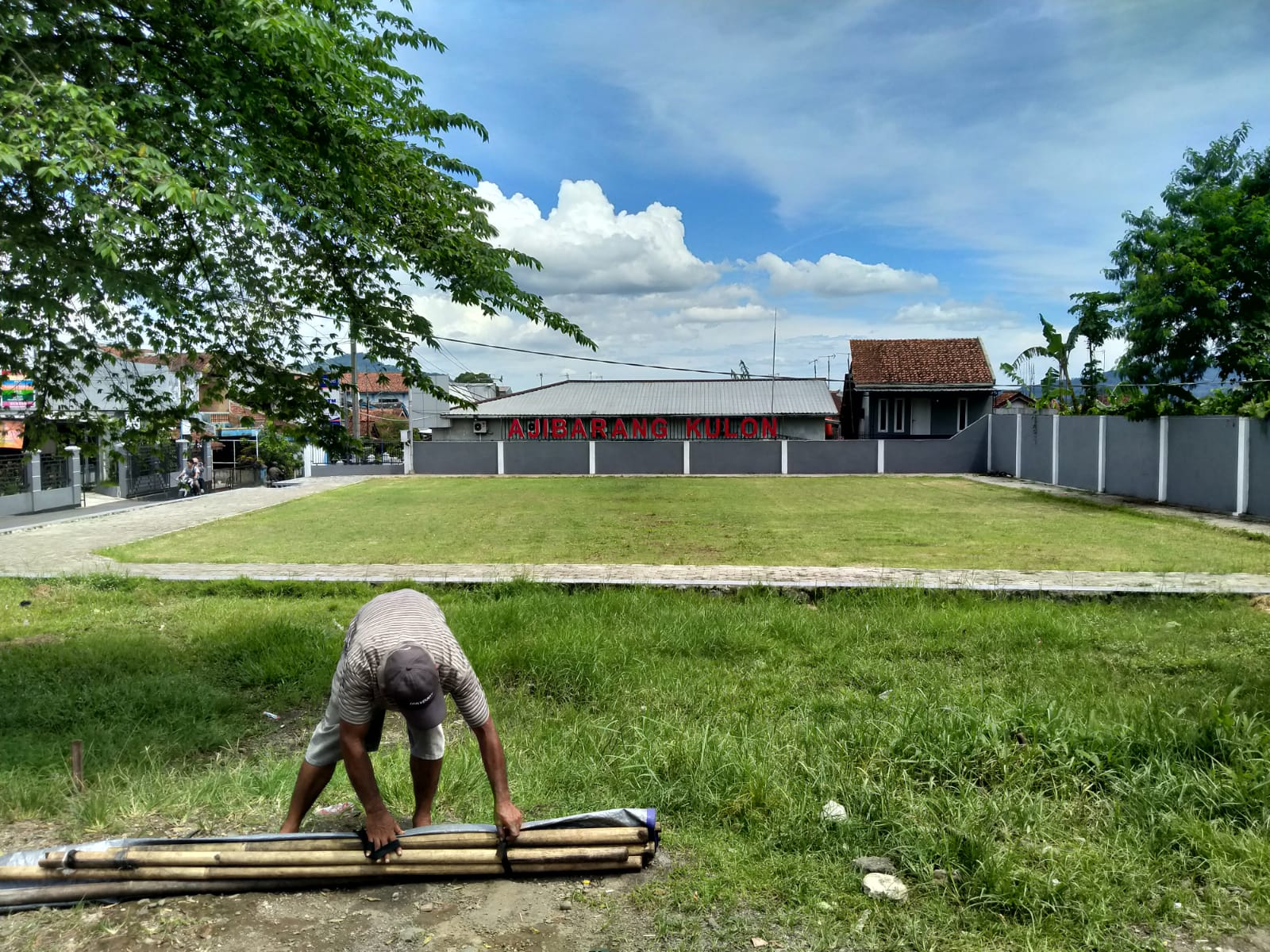 Lapangan Depan Balai Desa Ajibarang Kulon Dihibahkan Ke Desa