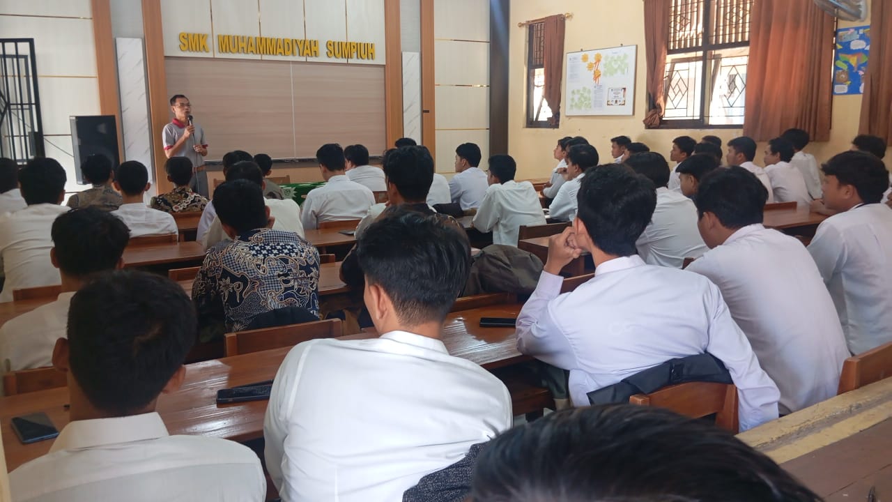 Membangun Jembatan Masa Depan: Strategi Implementasi Bimbingan Karir di Sekolah Menengah Kejuruan