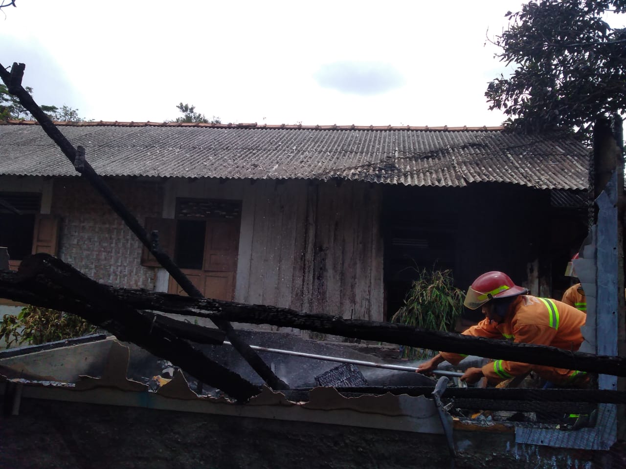 Korban Bengkel Terbakar di Desa Kuntili Belum Pulang