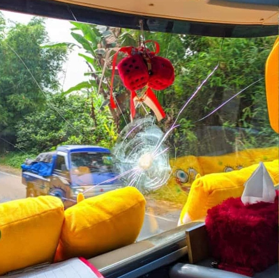 Viral, Bus Dilempar Batu di Ajibarang, Kaca Depan Pecah, Bikin Sopir di Banyumas Resah 