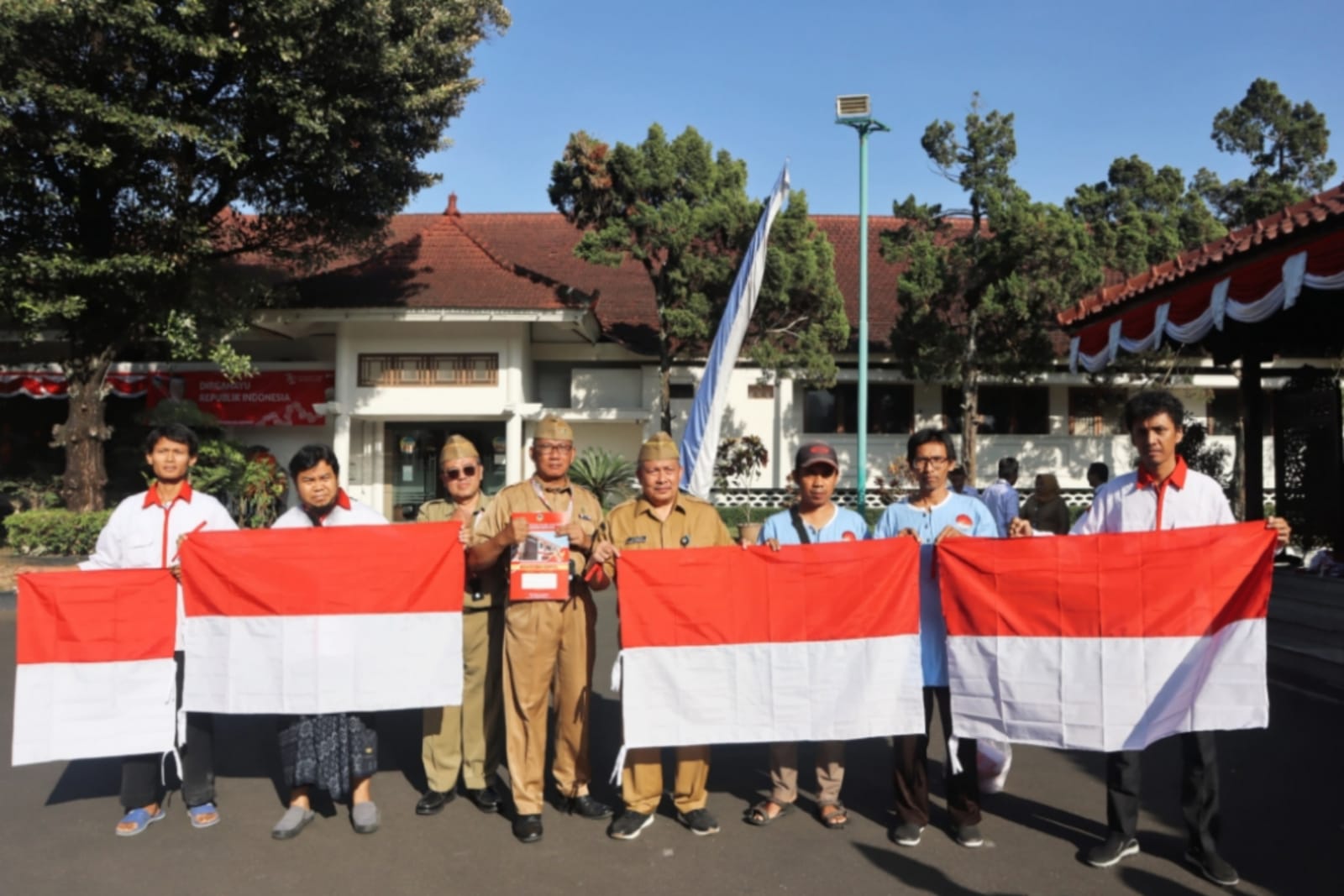 2000 Bendera Merah Putih Dibagikan Pemkab Banyumas Untuk Masyarakat dan Eks Napiter