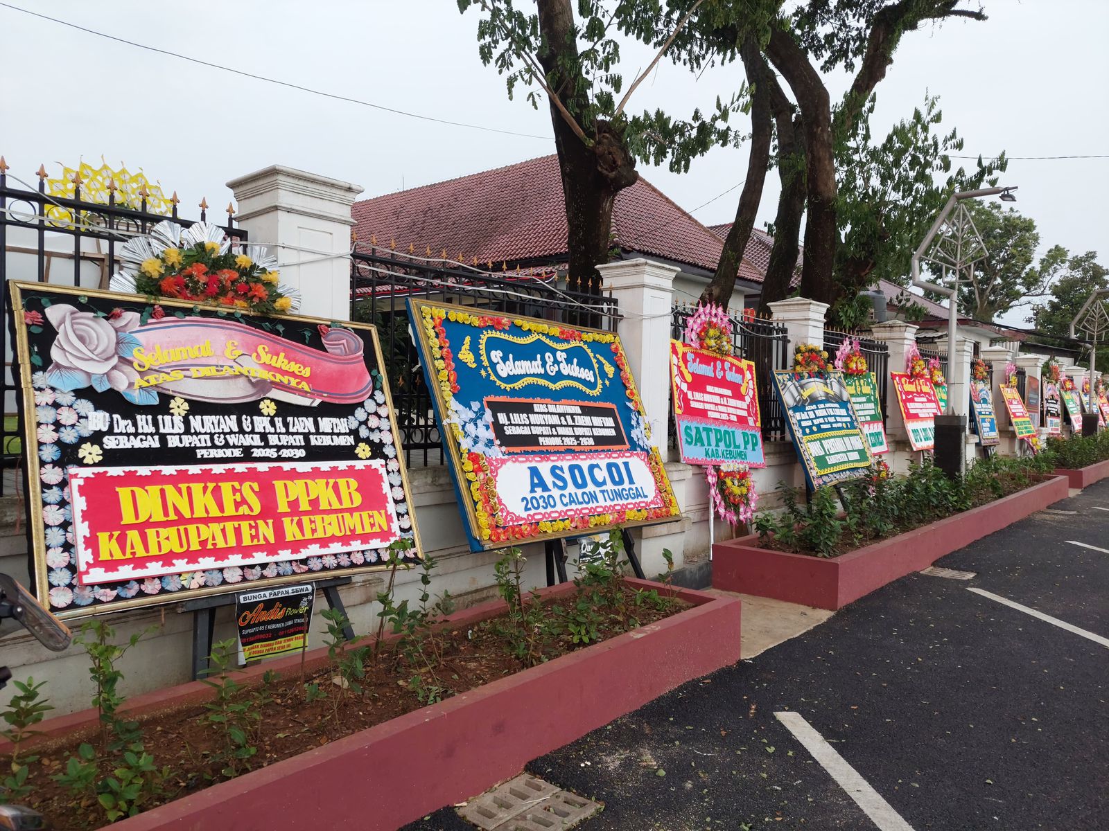 Pelantikan Bupati, Berkah Bagi Pengusaha Karangangan Bunga
