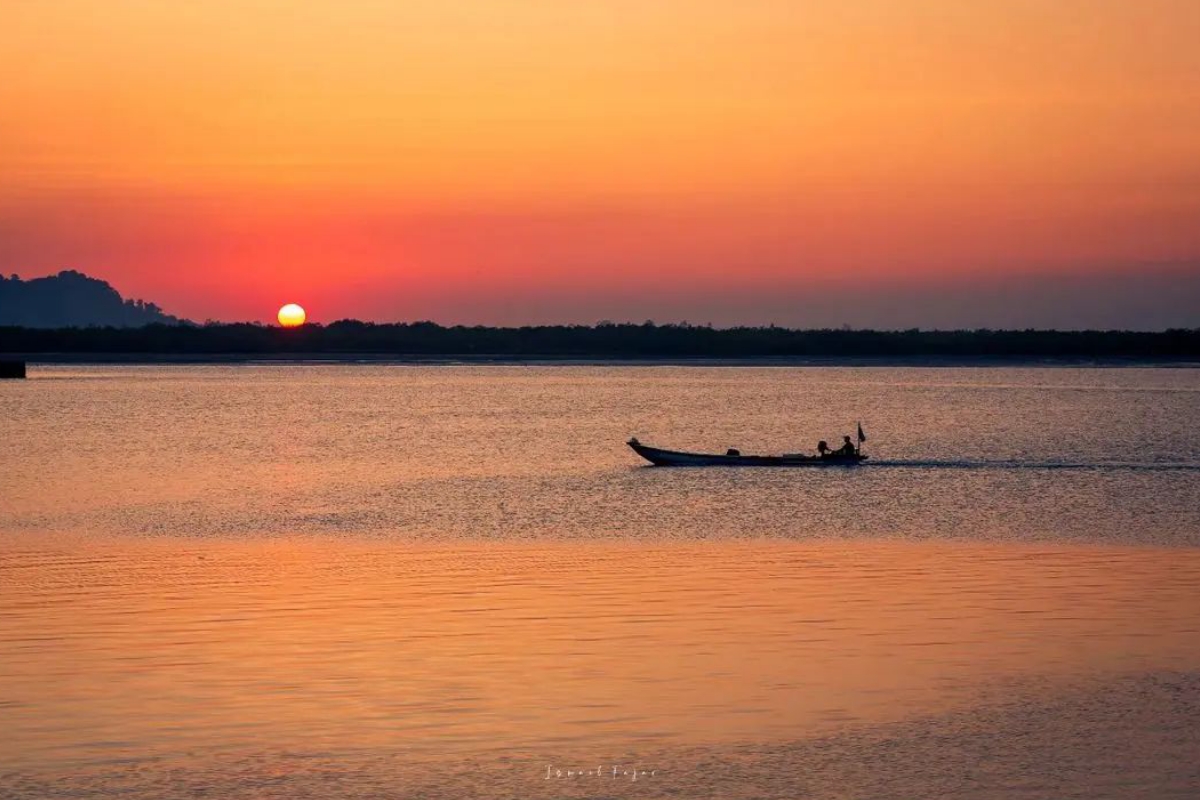 Mengintip Keindahan Senja di Pelabuhan Seleko Cilacap, Wisata Sunset Paling Instagramable!