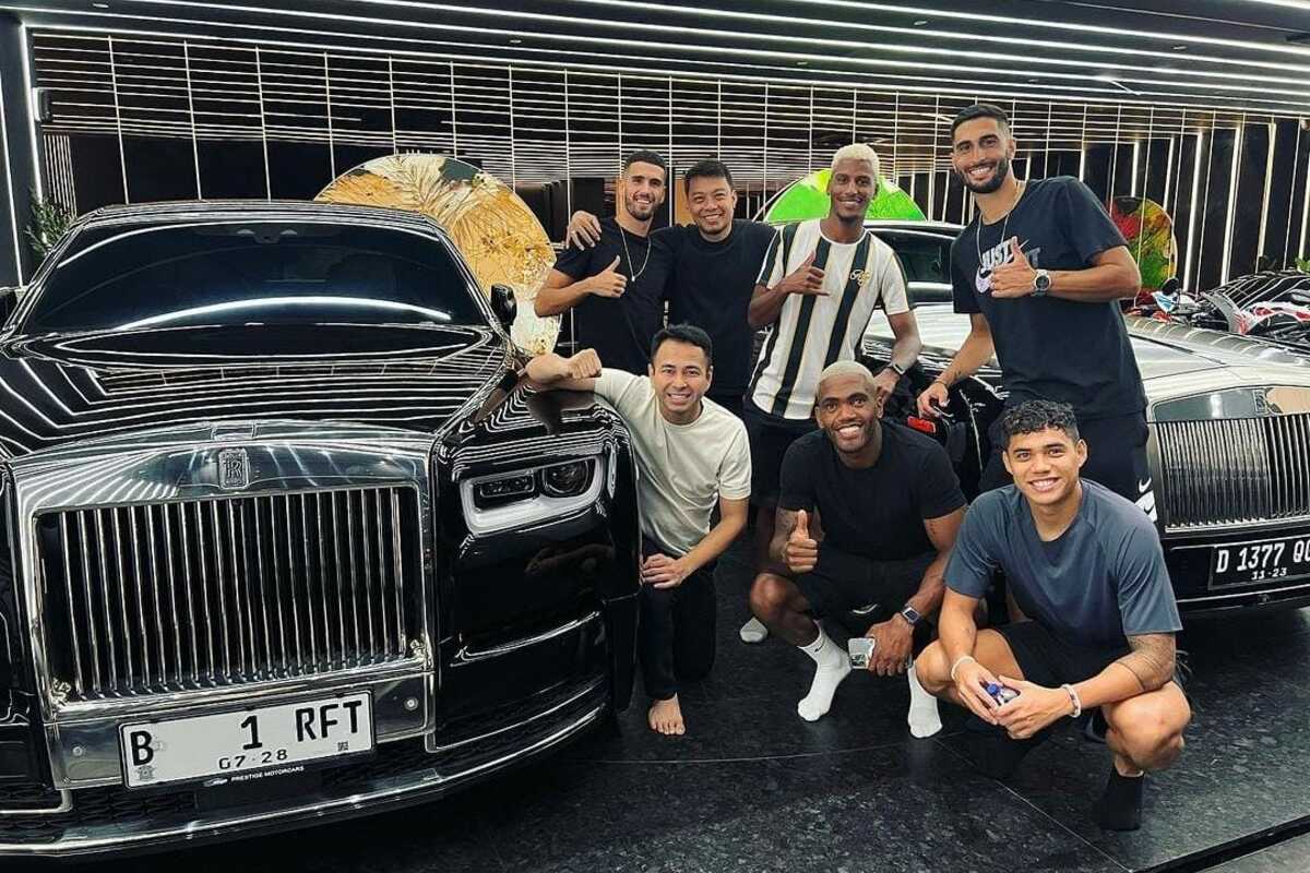 Penampakan Mobil Rolls-Royce Phantom Seharga 20 Miliar Milik Raffi Ahmad