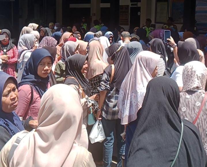 Rapor Tidak Juga Dibagikan, Ratusan Wali Murid SMP Pemda 2 Kesugihan Datangi Dinas P dan K Cilacap