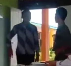 Viral Video Kekerasan Oknum Guru Tendang dan Tampar Muridnya di Kelas, Netizen Langsung Menghujat 