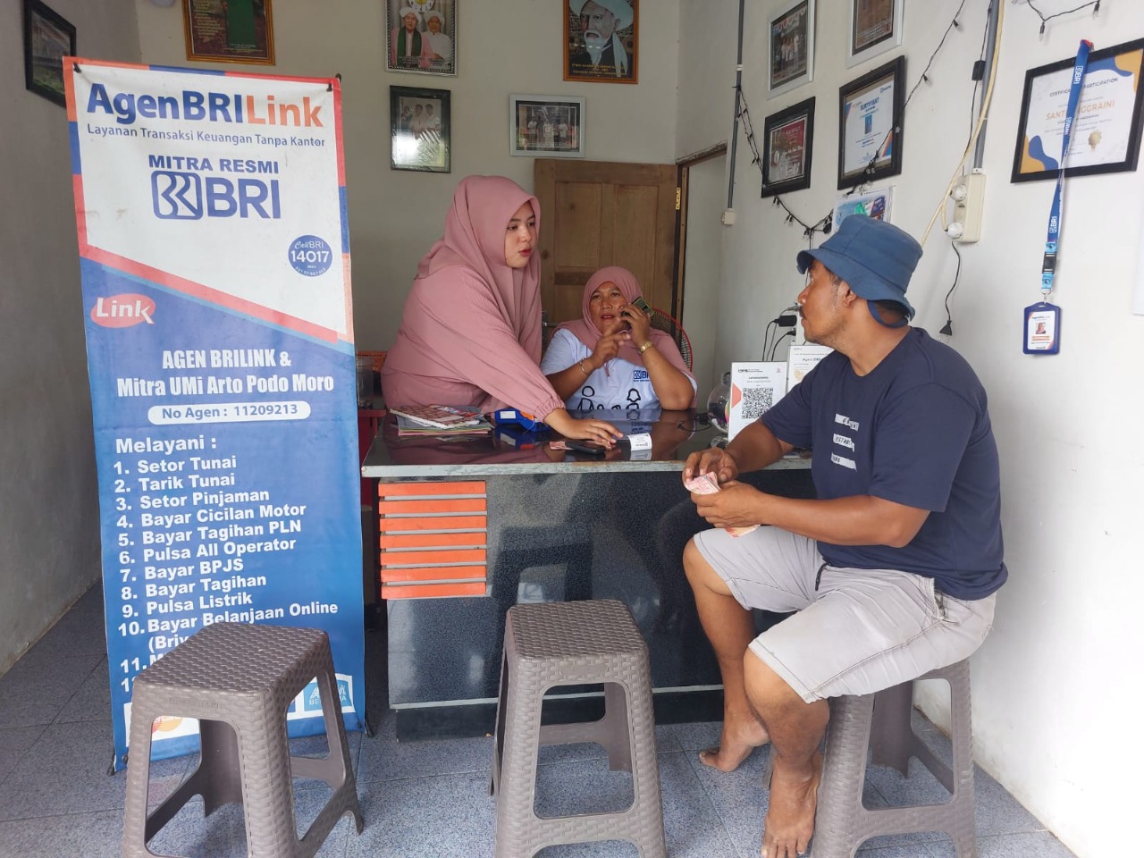 Selamatkan Masyarakat Dari Jerat Rentenir, Perempuan Ini Sukses Jadi Agen BRILink & UMi