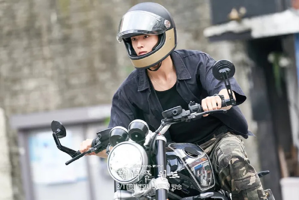 Penuh Pesona, Cha Eunwoo Pernah Kendarai Motor BMW Motorrad R Ninet di Serial Drama