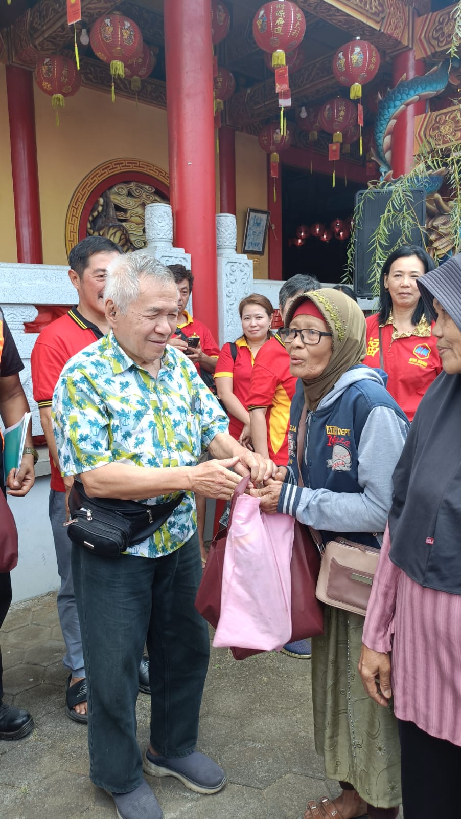 Sembahyang Rebutan di Klenteng HTB Purbalingga, 1.500 Paket Sembako Dibagikan kepada Warga