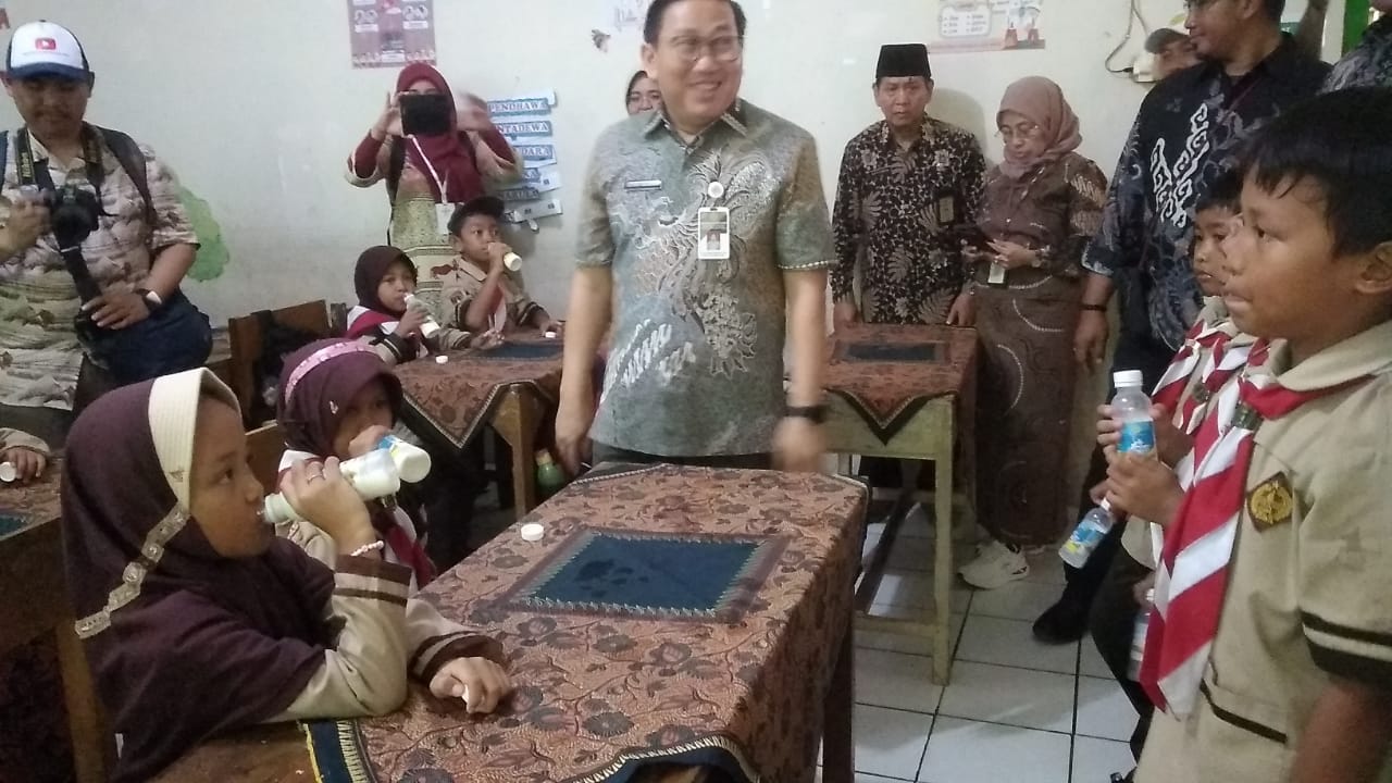 Uji Coba Minum Susu Selesai Dilanjut Program Reguler Tahun 2025